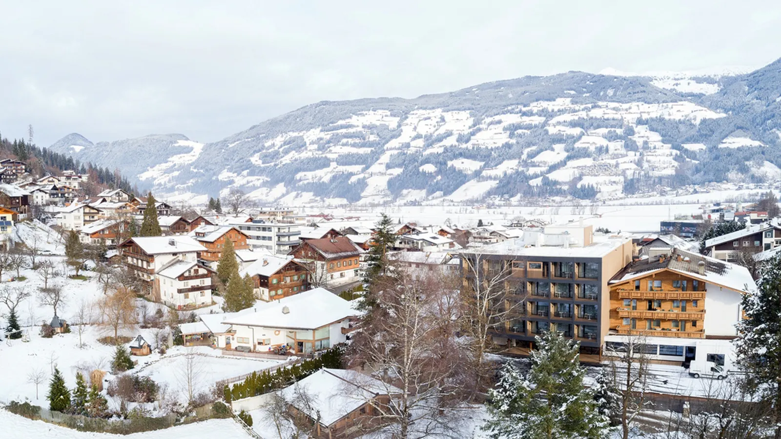 KOSIS Sports Lifestyle Hotel - Buitenaanzicht