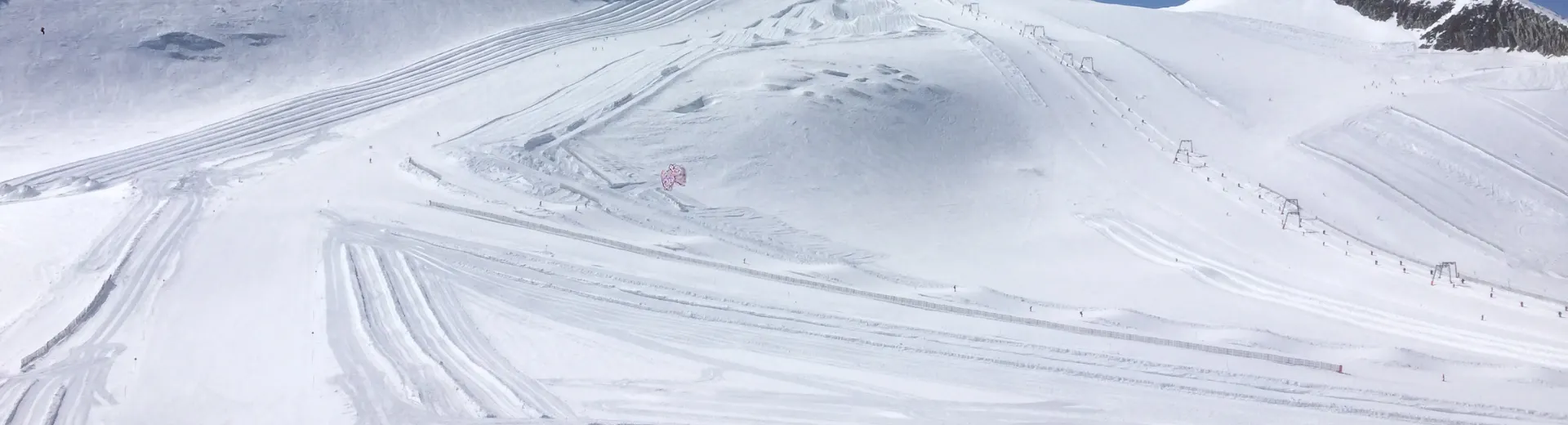 Skipistes in de berg in Tux Zillertal.