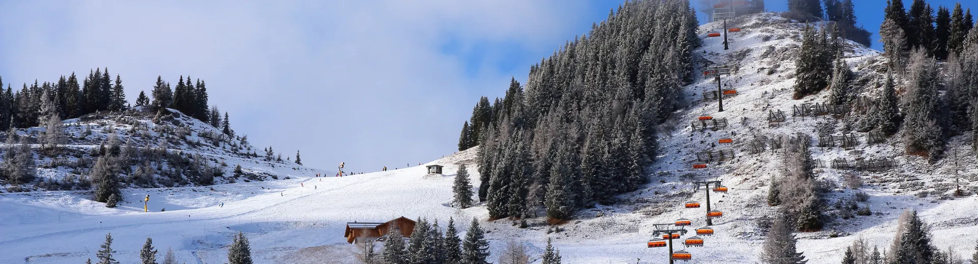Skipiste met skilift in Alpendorf