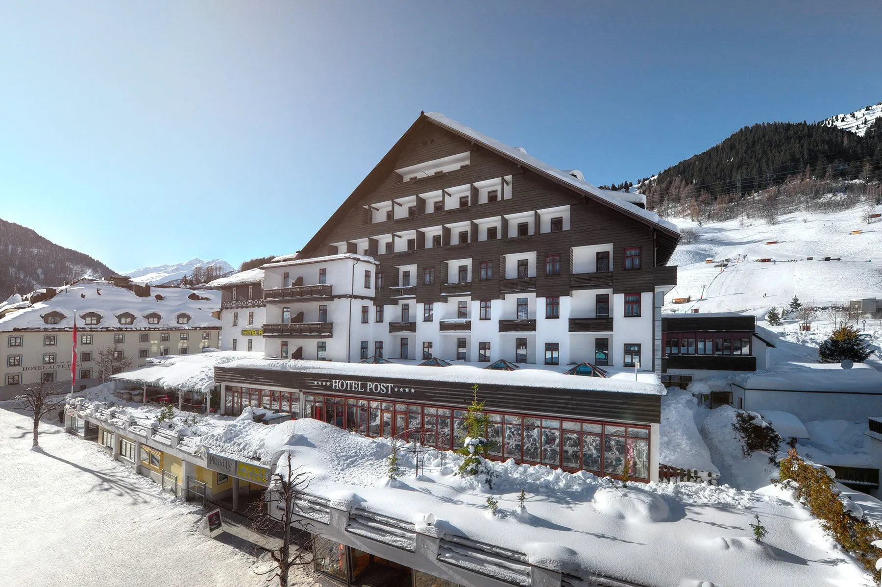 25357 - Hotel Post - Buitenaanzicht