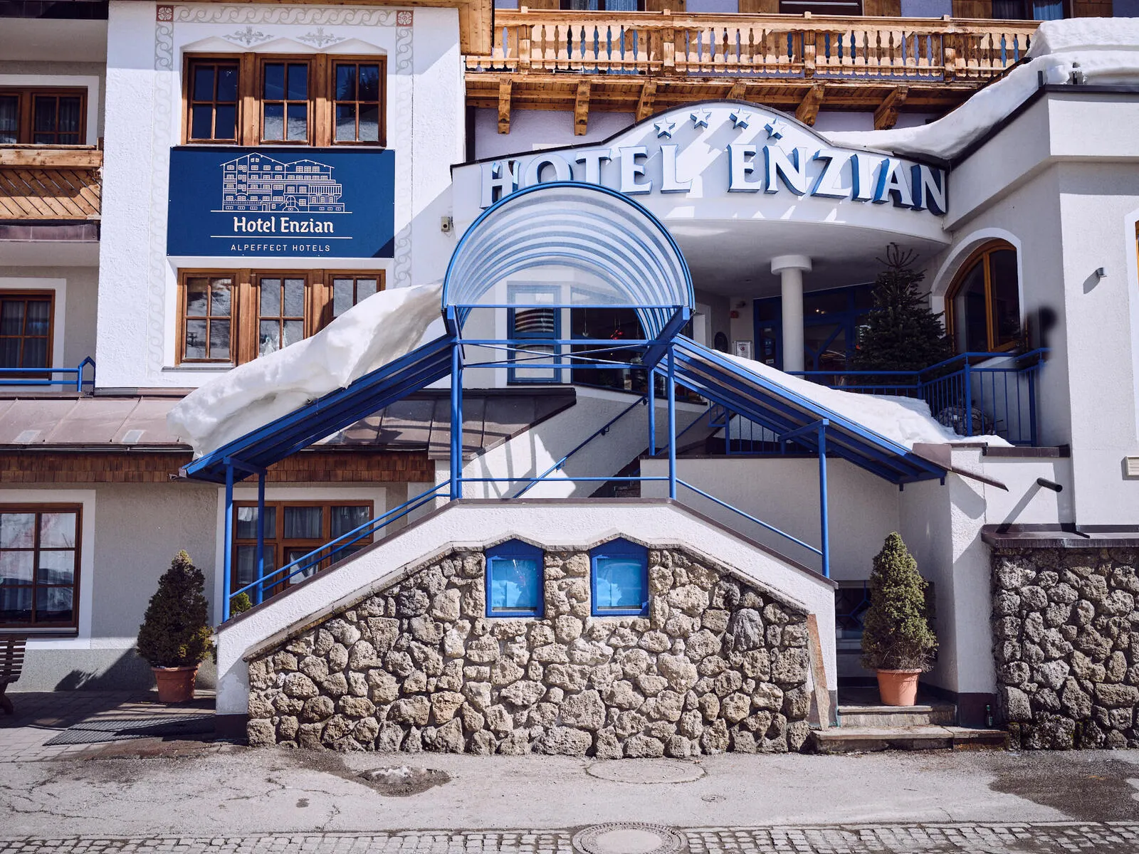 Hotel Enzian - Buitenaanzicht