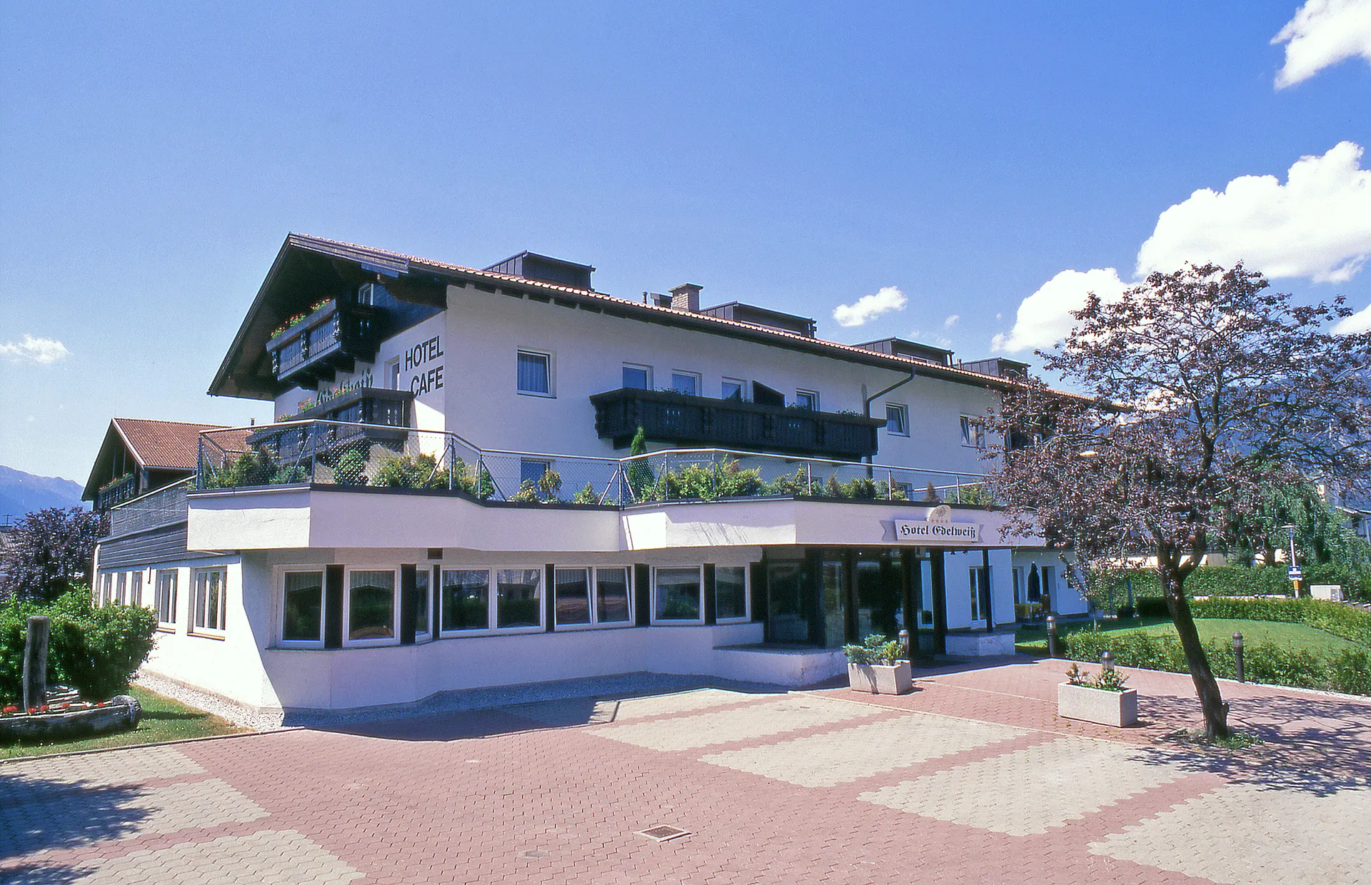 Hotel Edelweiss - Buitenaanzicht