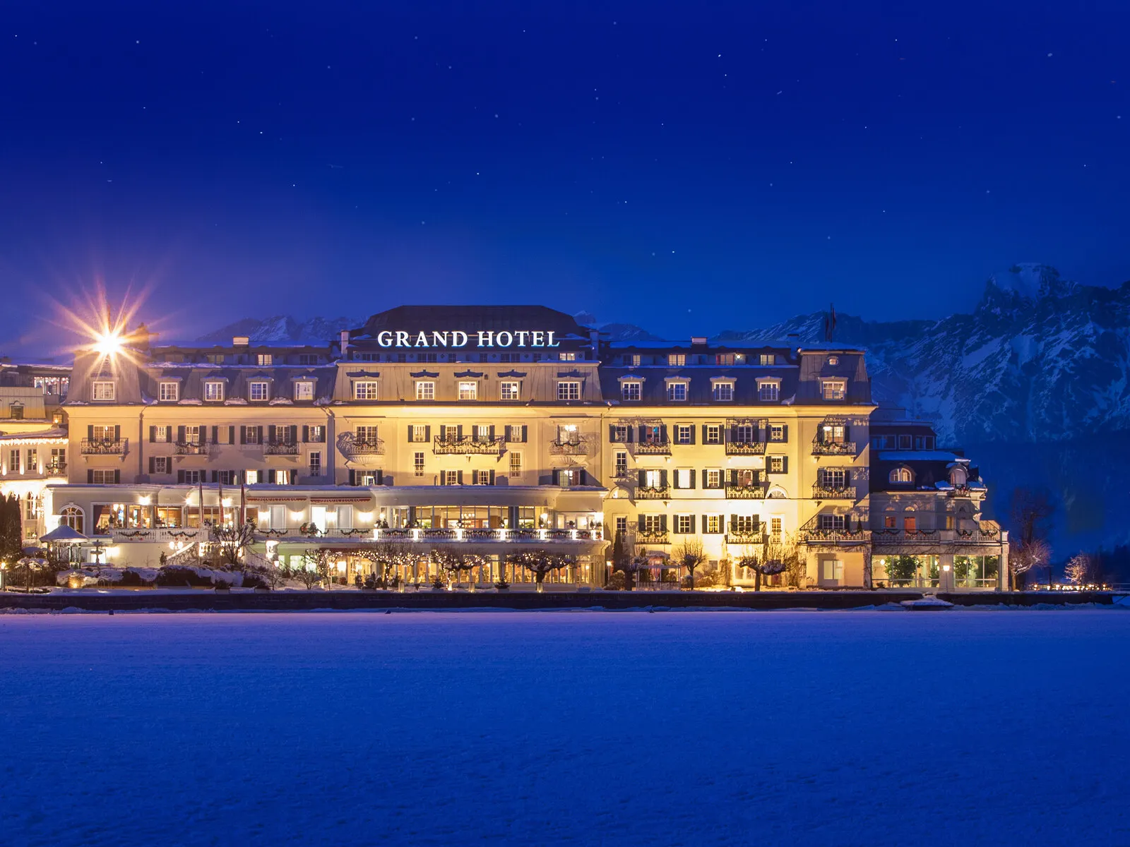 Grand Hotel - Buitenaanzicht