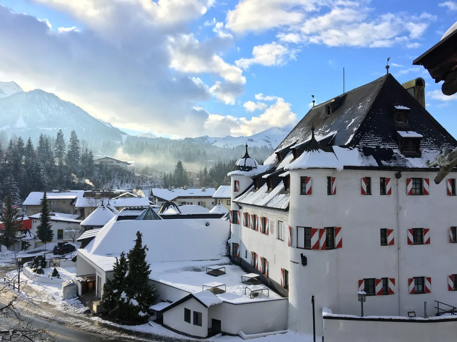 Family Hotel Schloss Rosenegg - Buitenaanzicht
