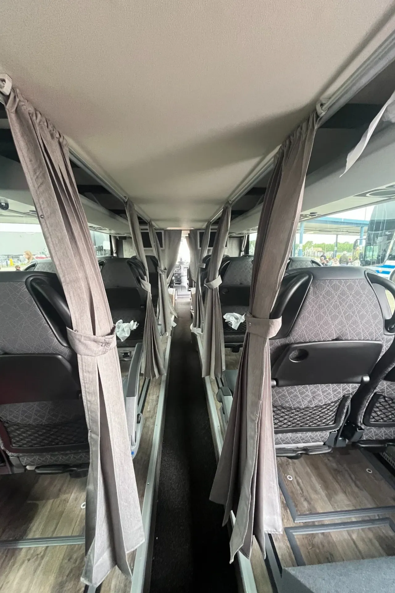 Vanuit de achterkant van een premium class een foto genomen van de stoelen