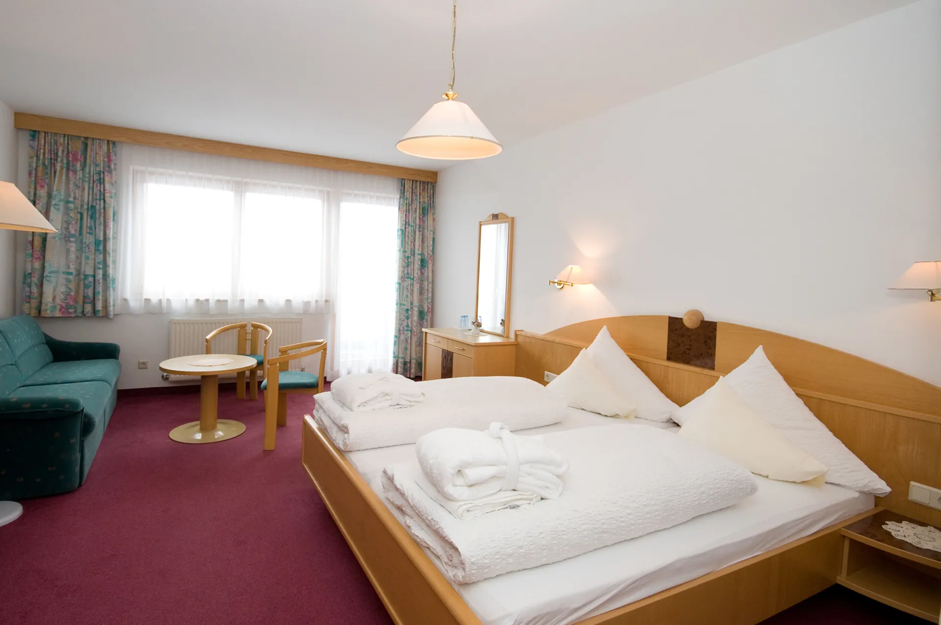 Hotel Amadeus - Tweepersoonskamer met 2 extra bedden mogelijk