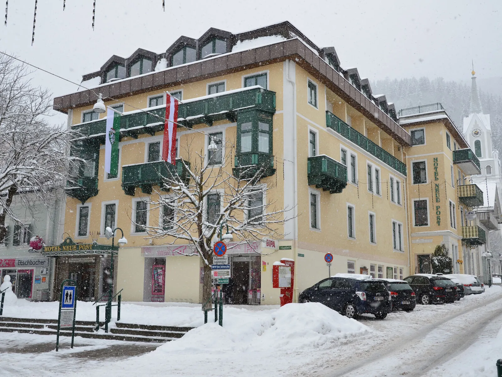Hotel Neue Post - Buitenaanzicht