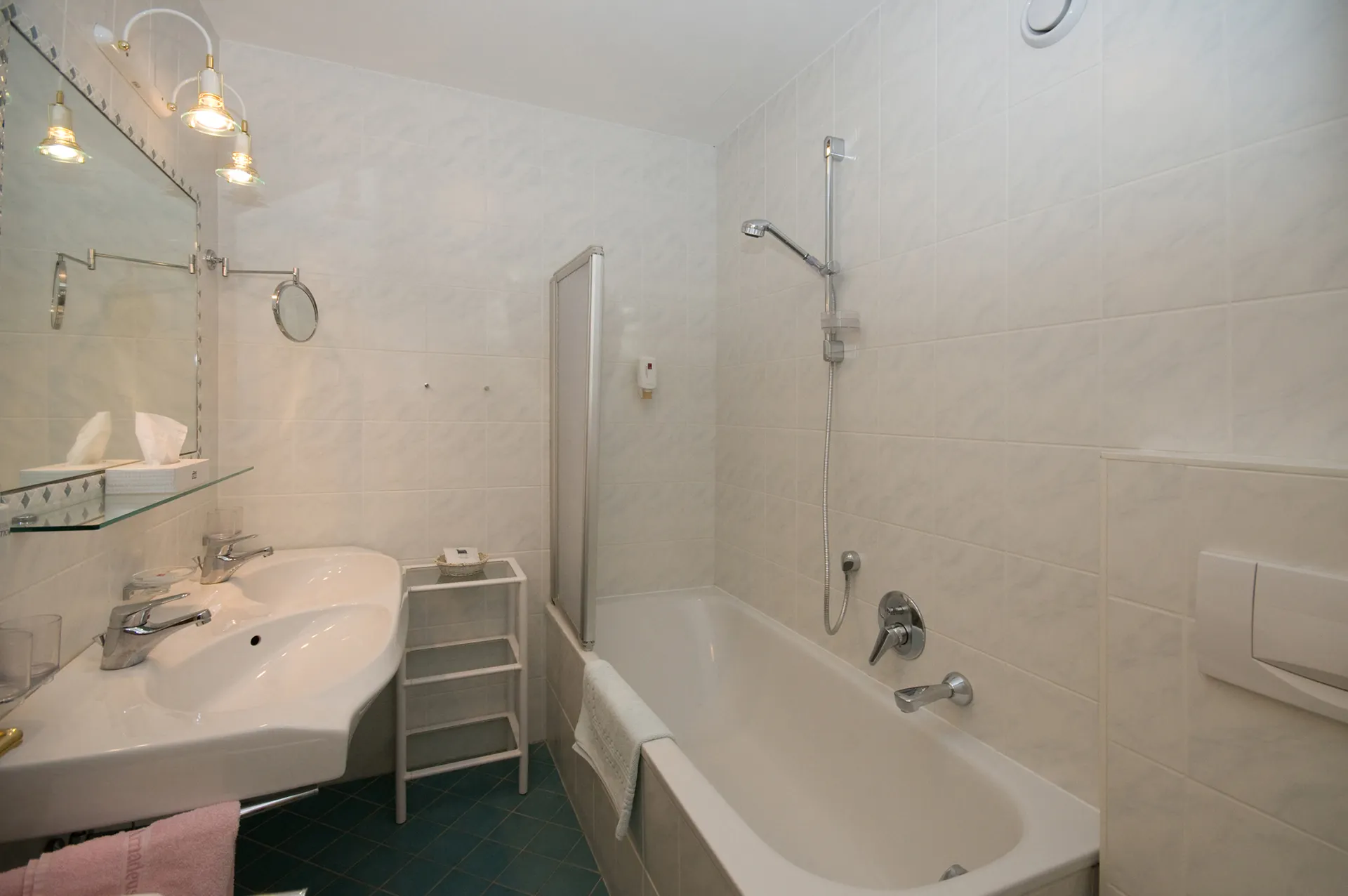 Hotel Amadeus - Tweepersoonskamer met 2 extra bedden mogelijk