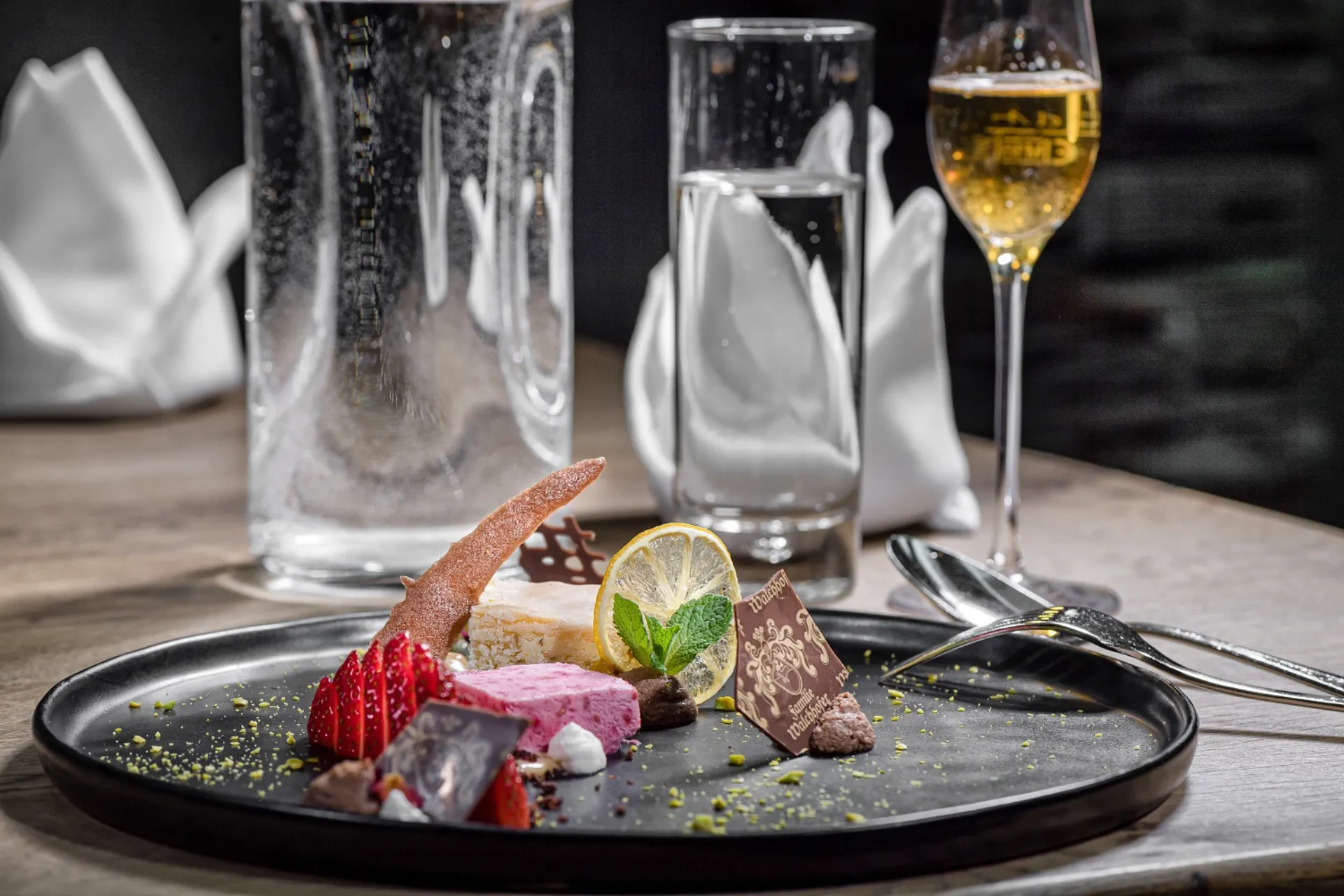 Hotel Zentral - Restaurant - 2