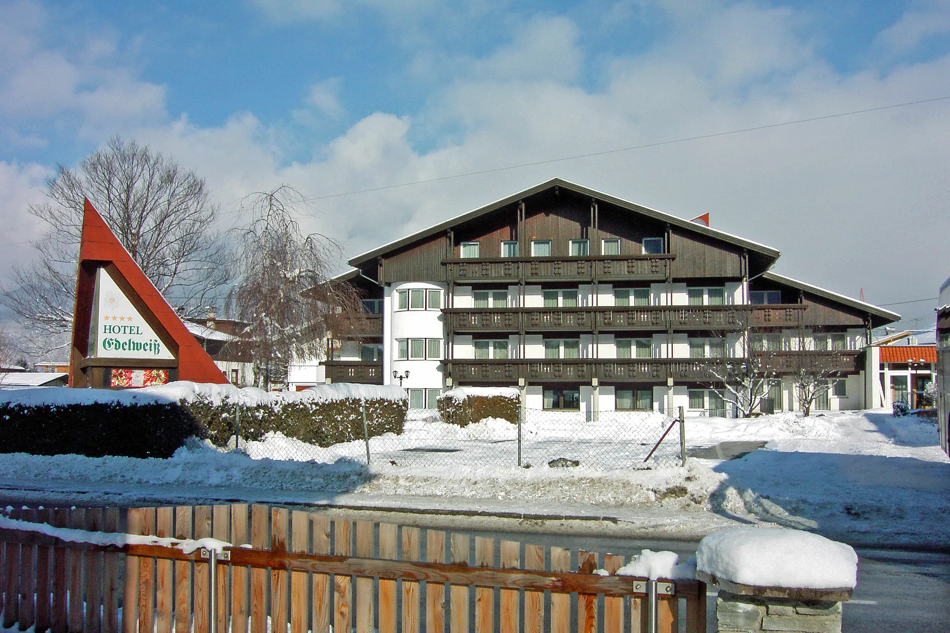 Hotel Edelweiss - Buitenaanzicht
