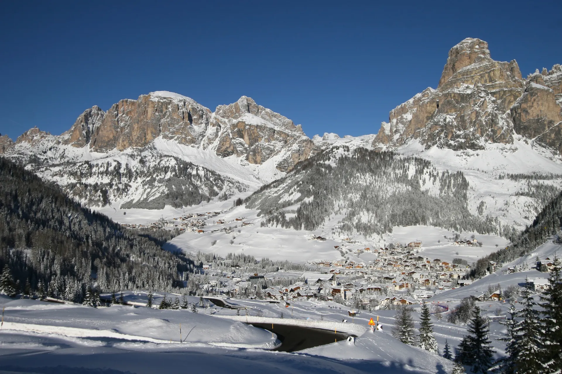 Dorpje Corvara gelegen in skigebied Alta Badia. 