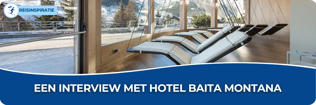 Een banner met een foto met hangstoelen in het hotel Baita Montana in Livigno.