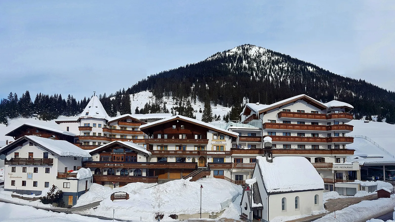 Hotel Thaneller - Buitenaanzicht