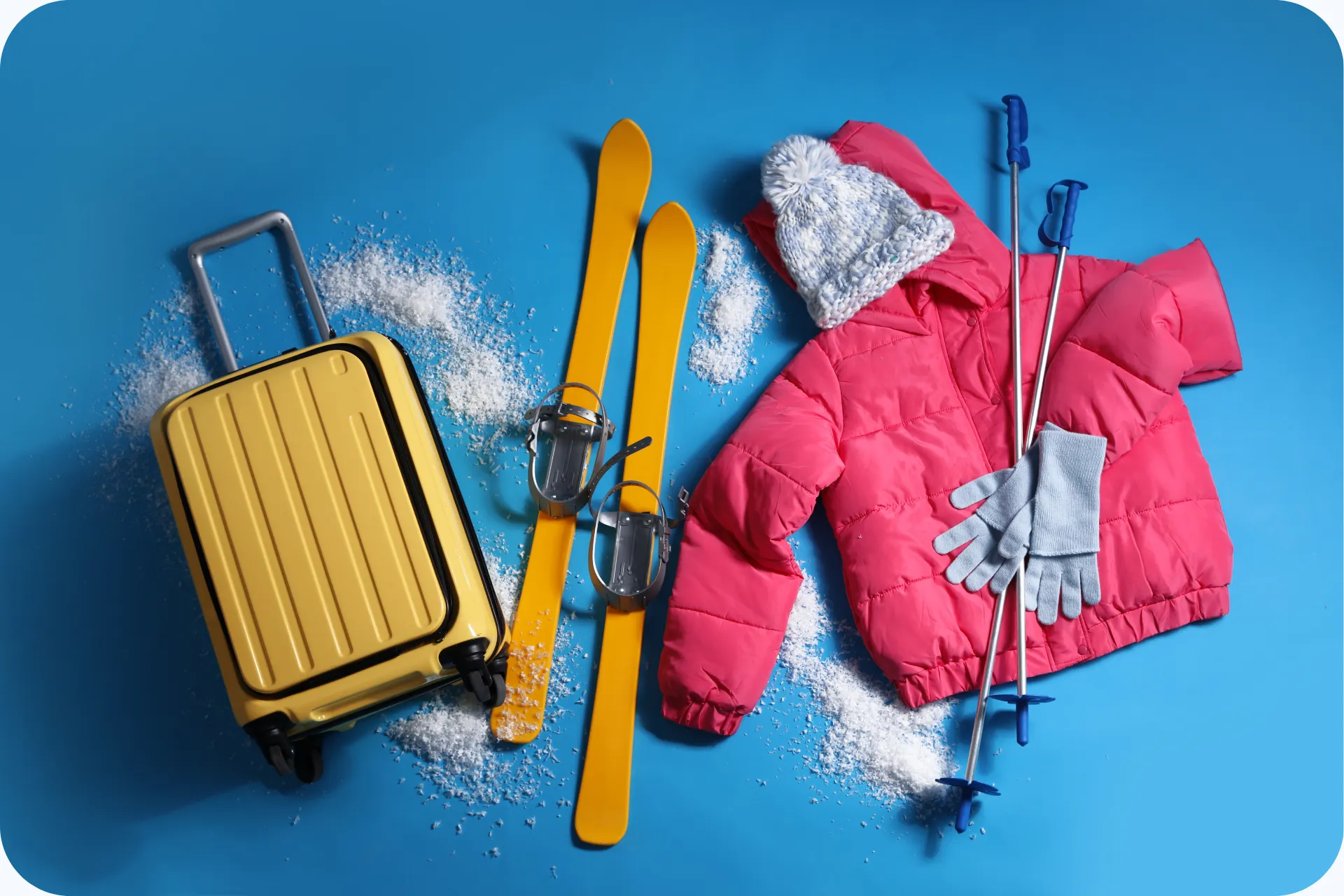Koffer met winterspullen voor op skivakantie