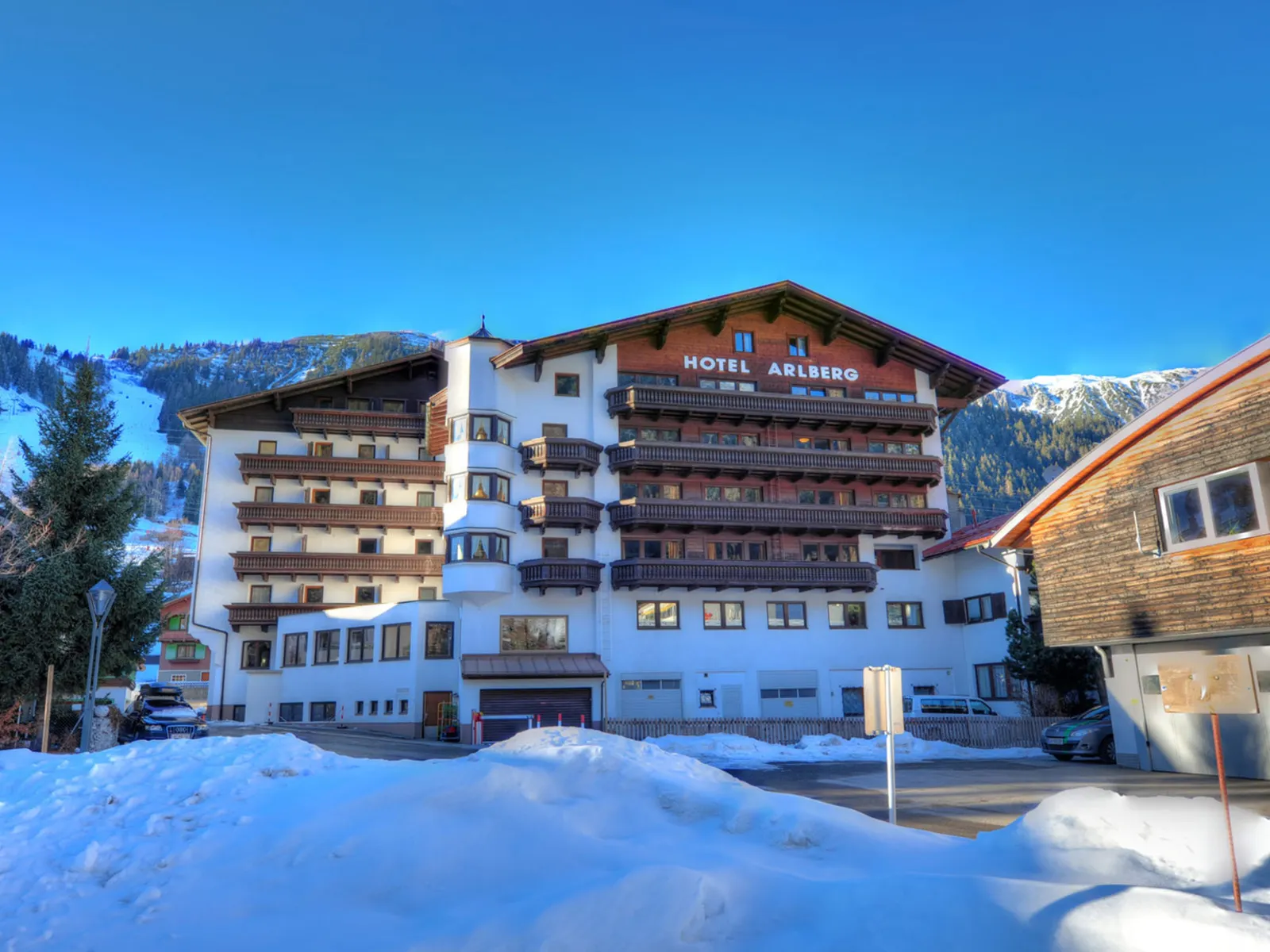 Hotel Arlberg - Buitenaanzicht
