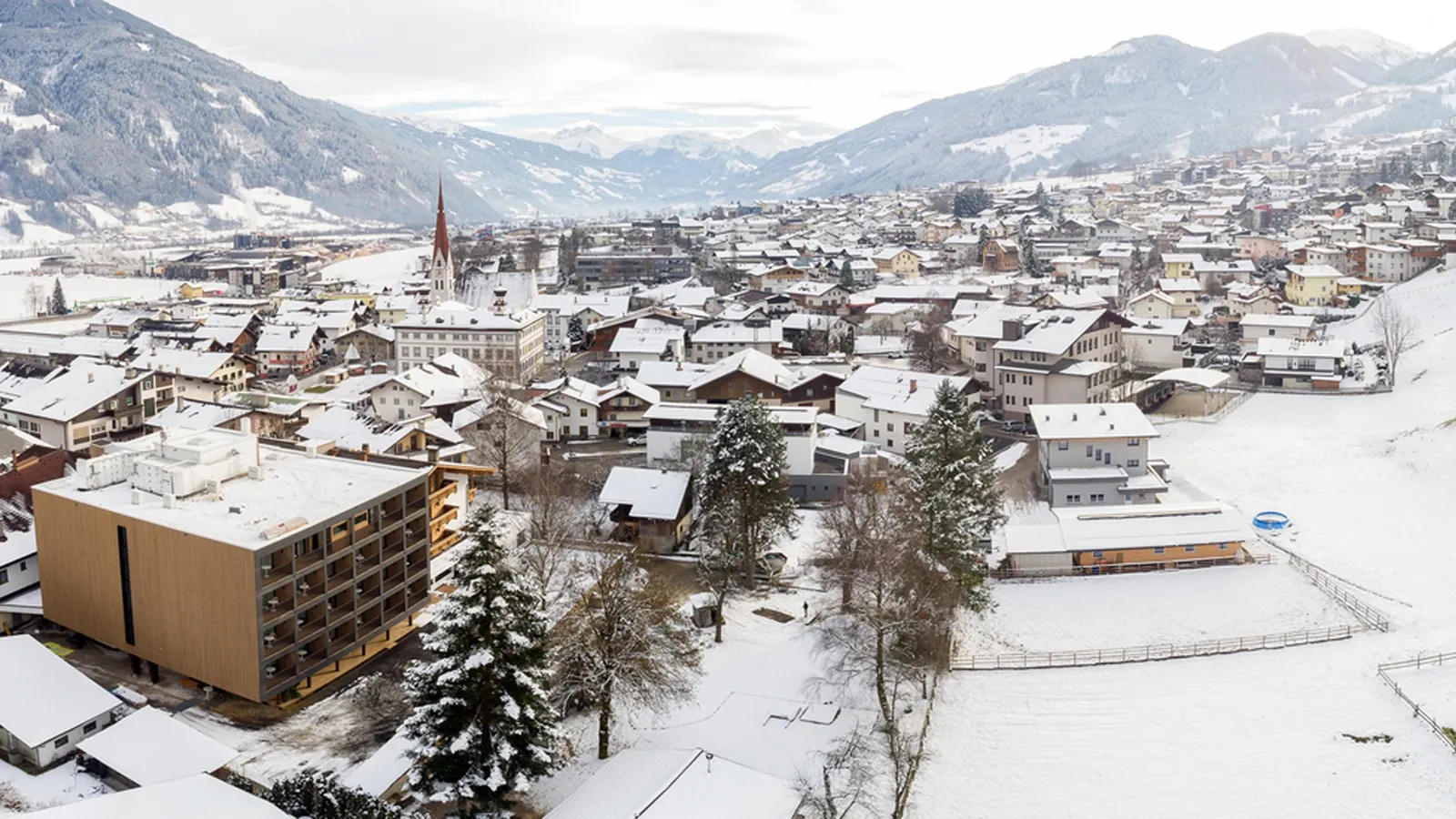 KOSIS Sports Lifestyle Hotel - Buitenaanzicht