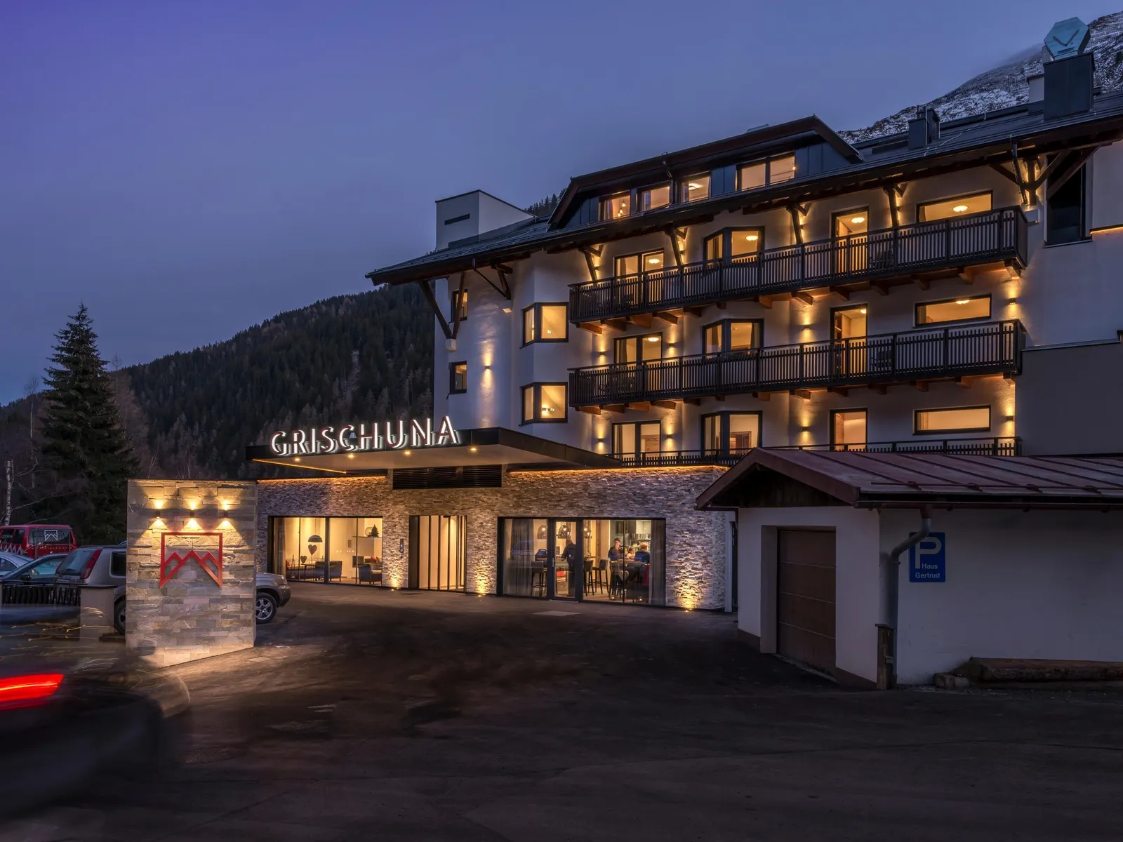 Heart Hotel Grischuna - Buitenaanzicht