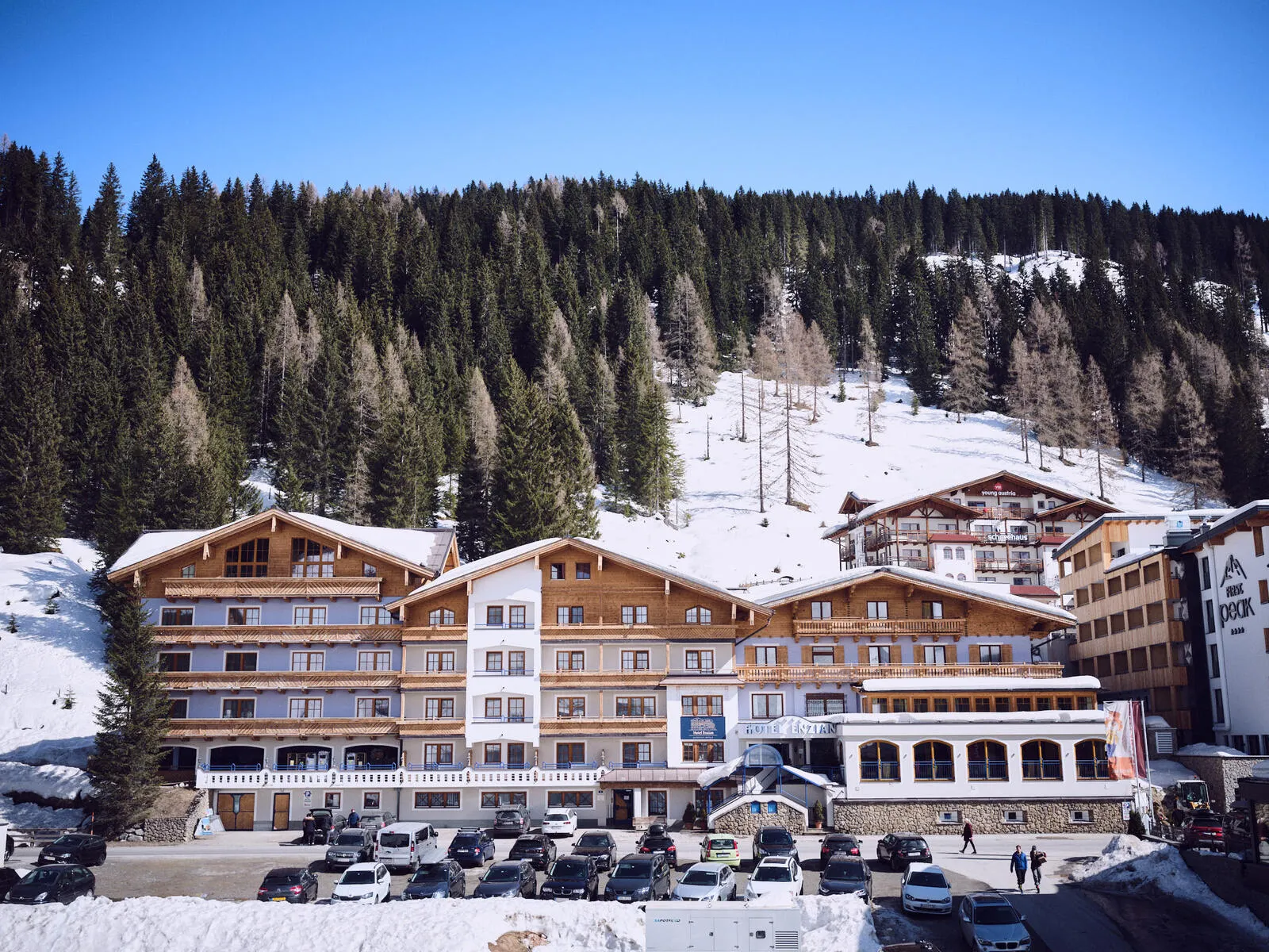Hotel Enzian - Buitenaanzicht