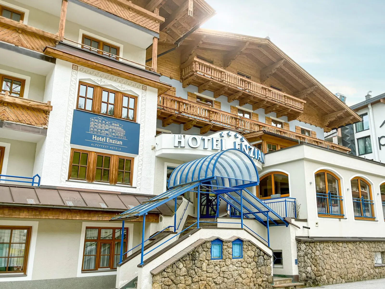 Hotel Enzian - Buitenaanzicht