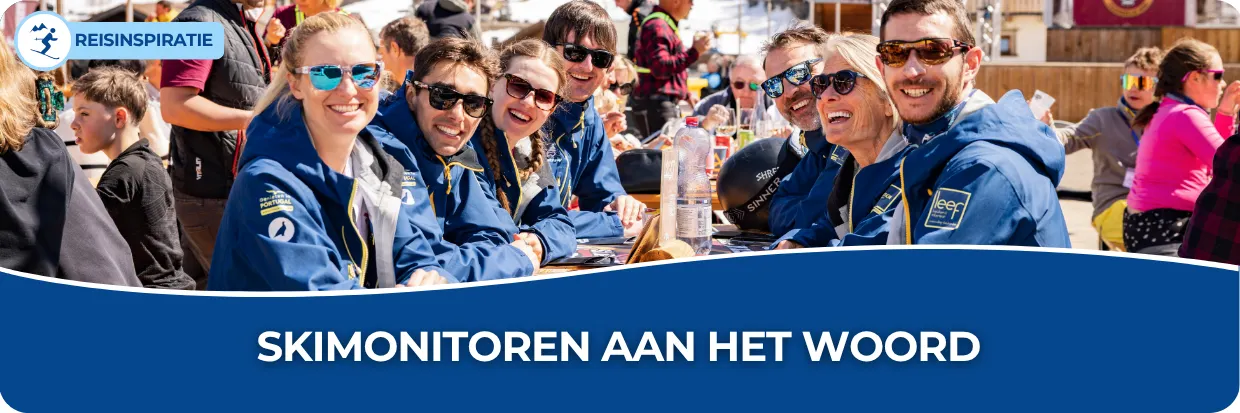 Een banner waarbij op de foto skimonitoren van Snowtravel aan een tafel zitten en naar de camera lachen.
