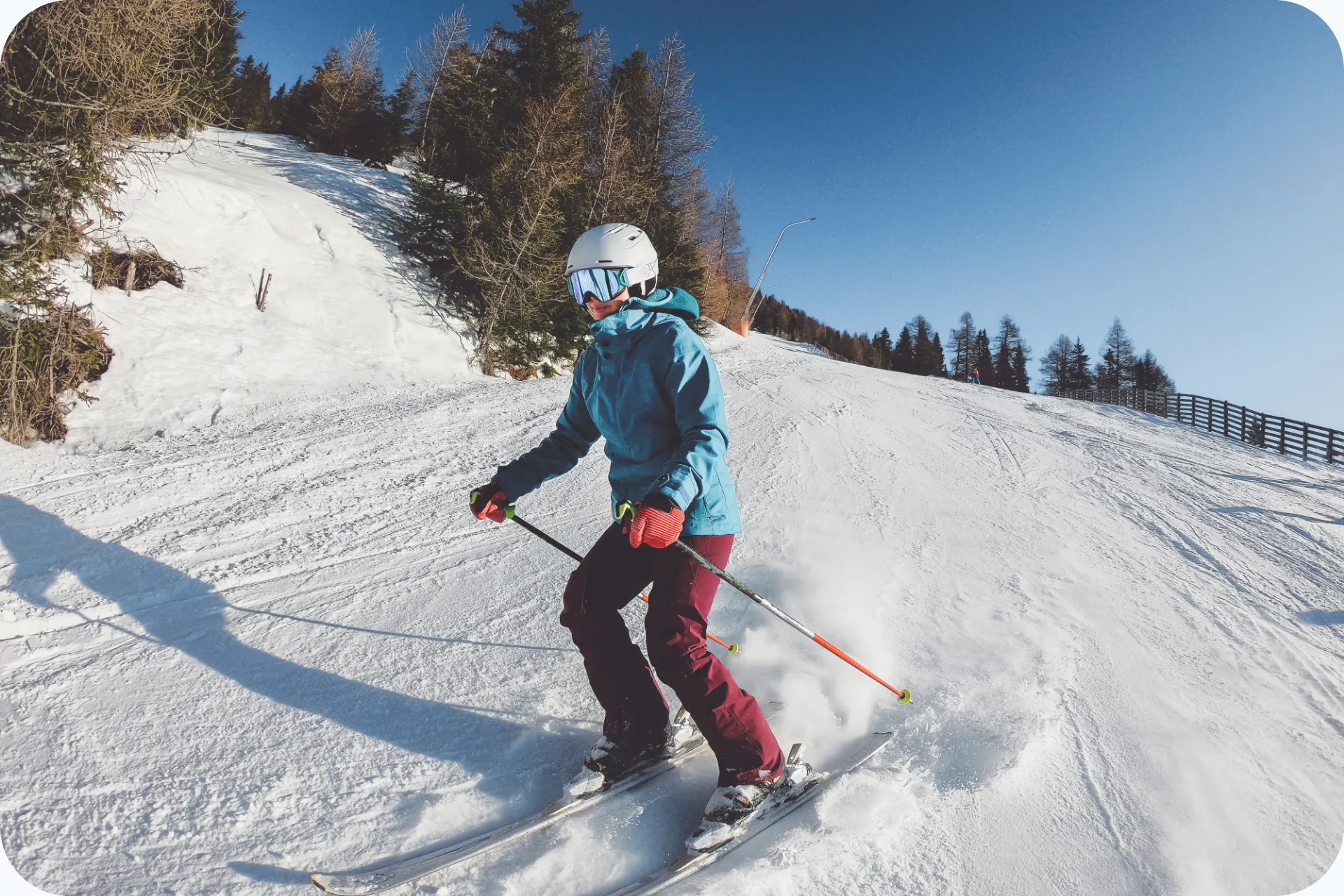Een skiër aan het Skiën in SkiWelt Wilder Kaiser-Brixental