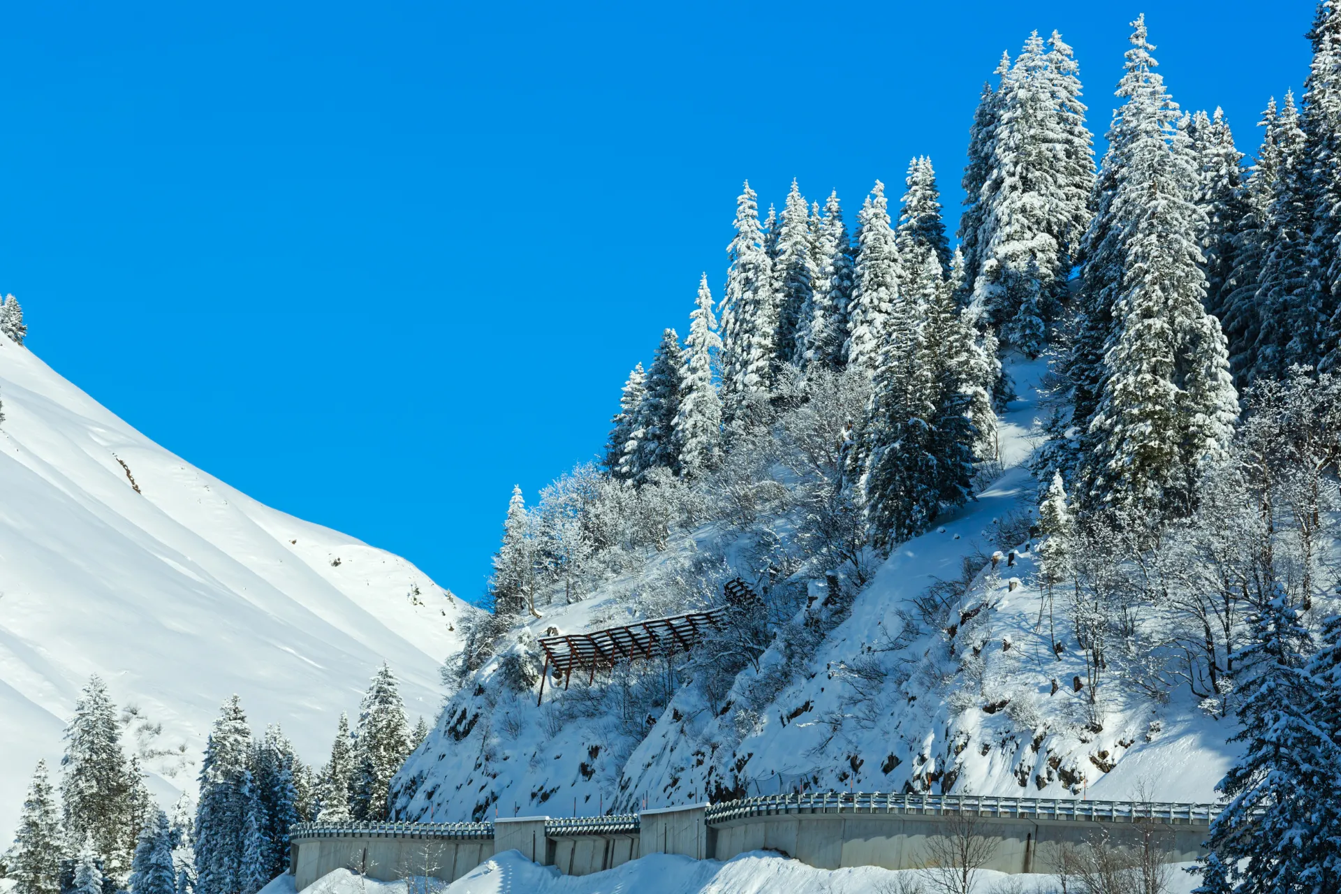 Besneeuwde bergen in Tirol, Oostenrijk