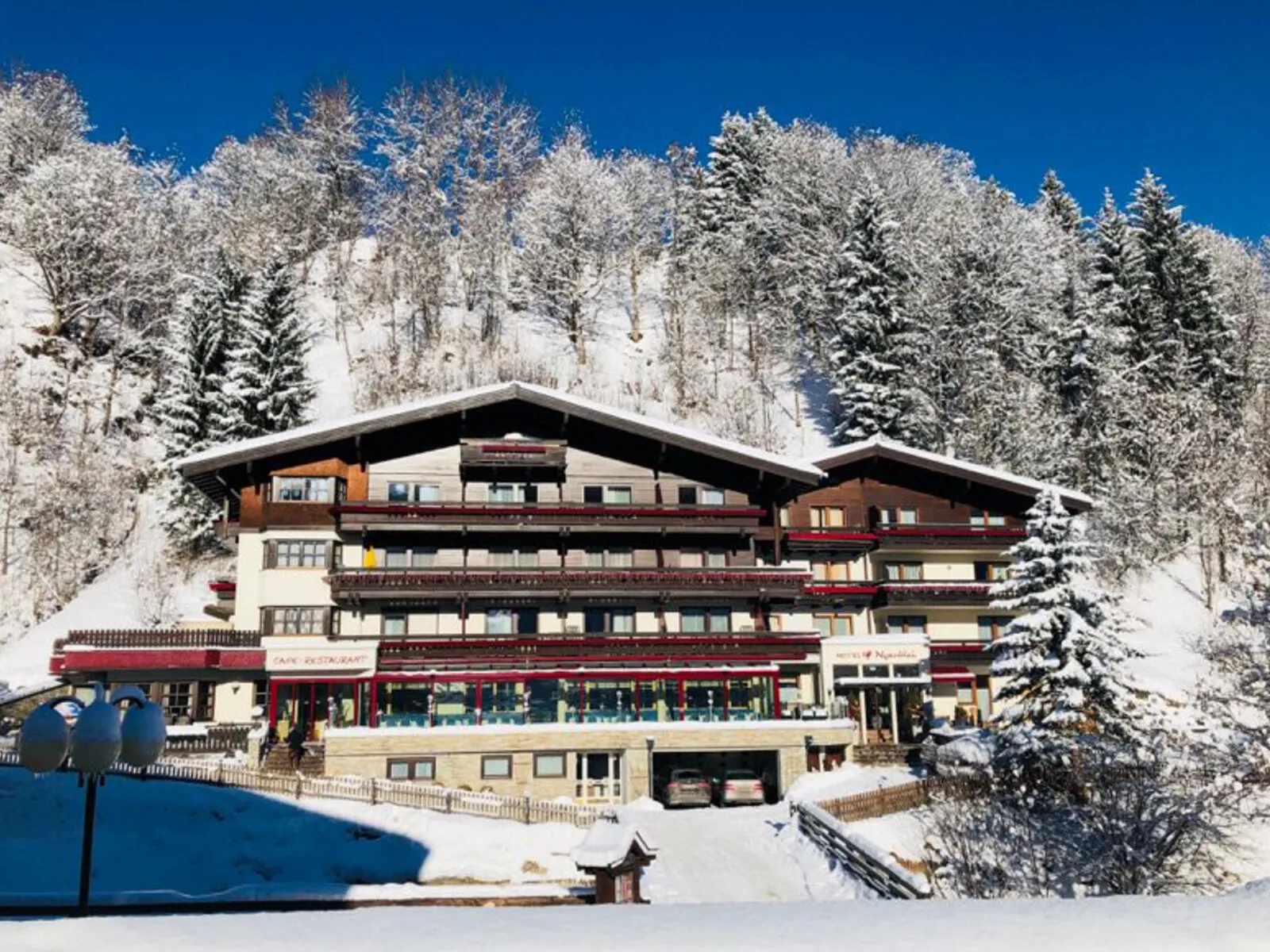 Hotel Alpenblick - Buitenaanzicht