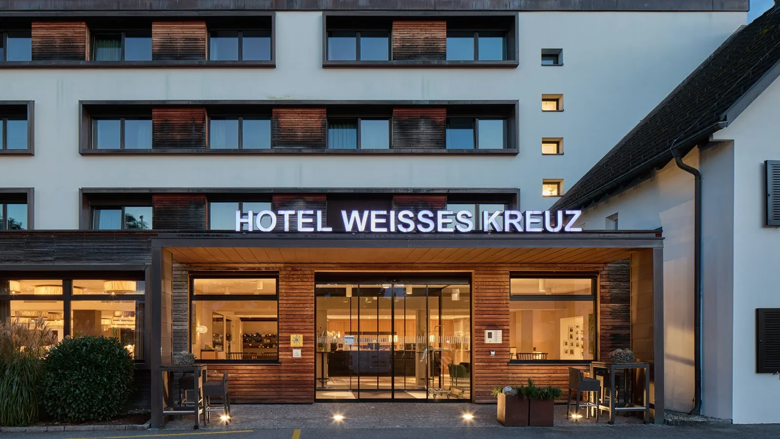 Hotel Weisses Kreuz - Buitenaanzicht