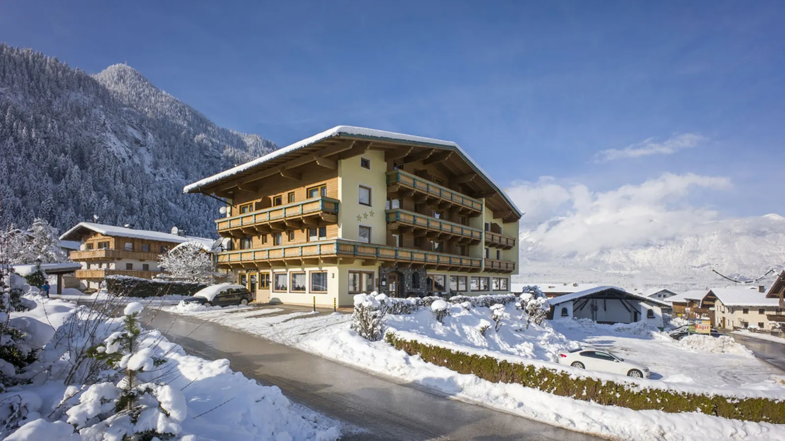 Hotel Gasthof Jäger - Buitenaanzicht