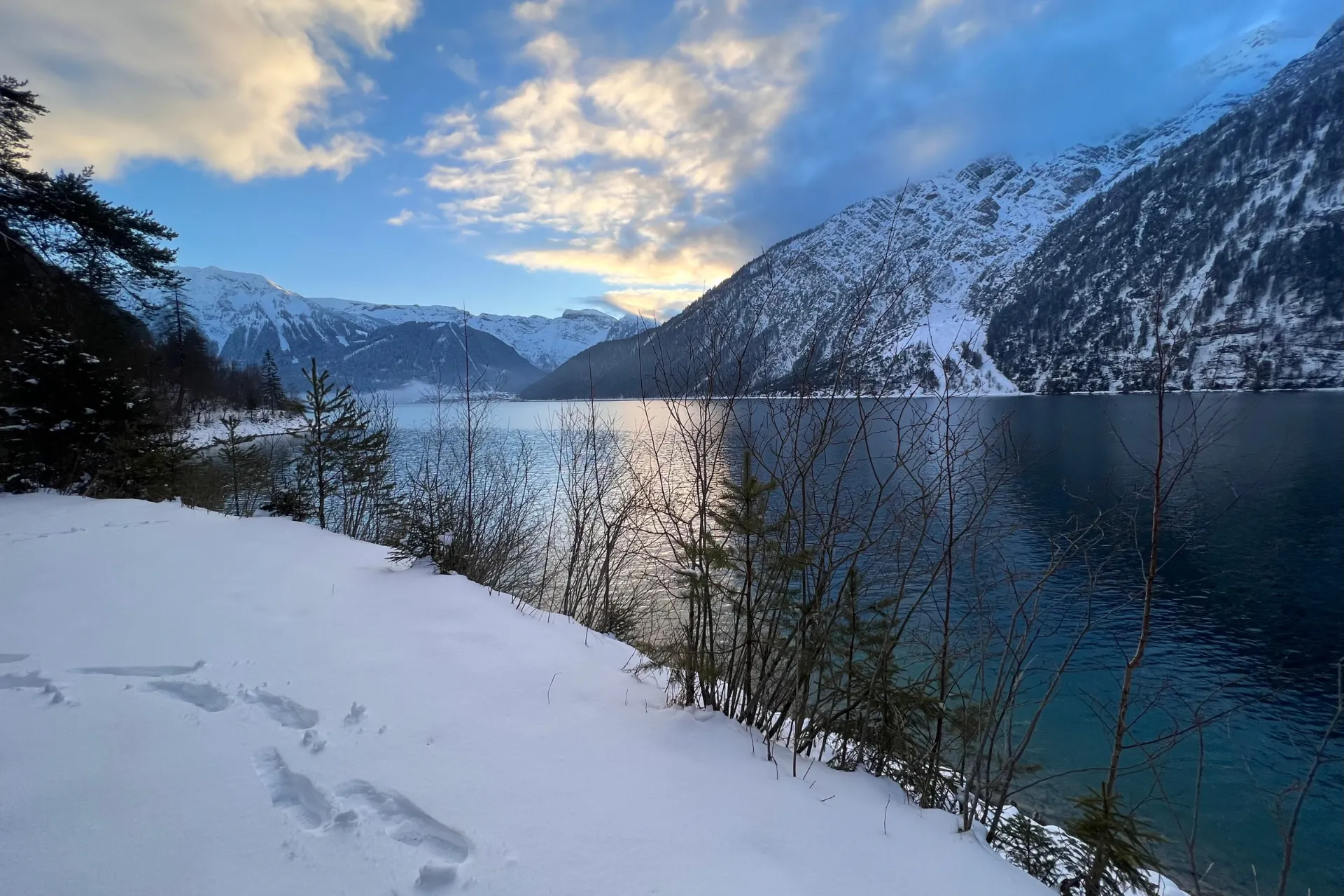 Wandelpad naast Achenmeer in Achenkirch