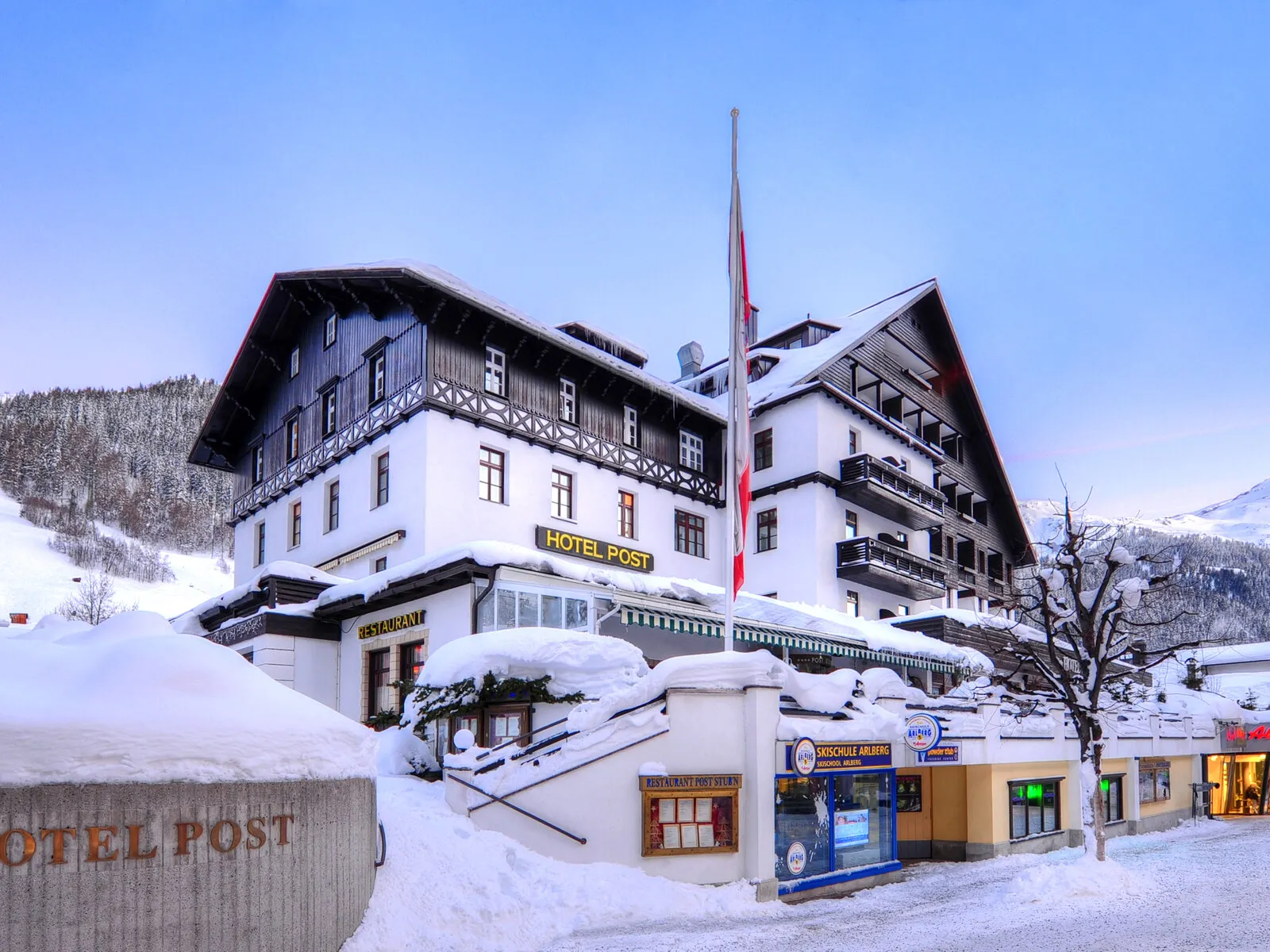 Hotel Post - Buitenaanzicht