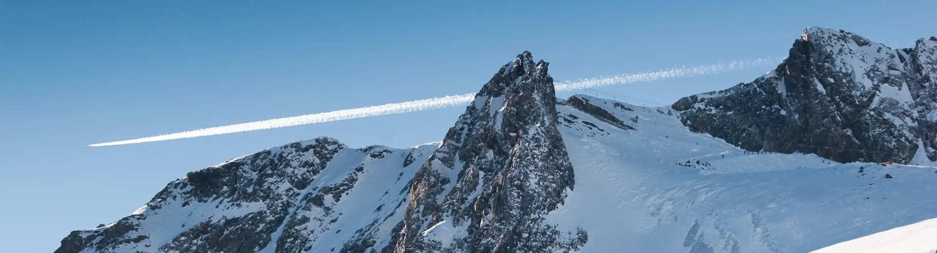 Besneeuwde bergtoppen tijdens een skivakantie in het Stubaital