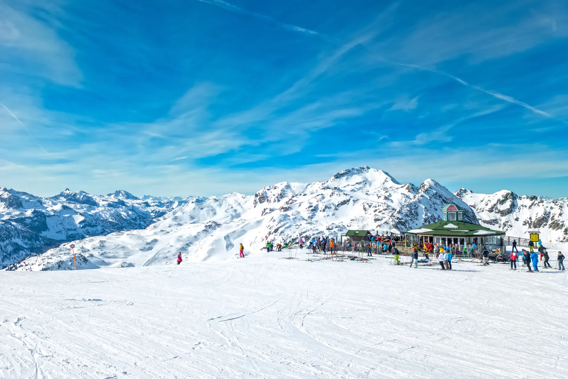 Een gezellig après ski tent boven op de berg in Obertauern
