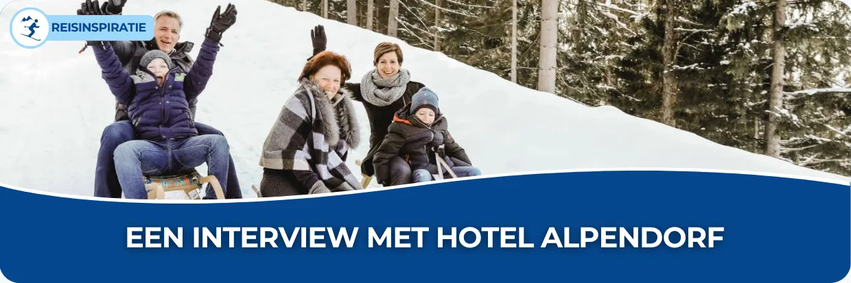 Familie Unterkofler van hotel Alpendorf in Oostenrijk op de slee.