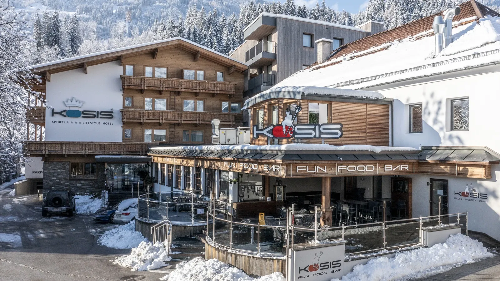 KOSIS Sports Lifestyle Hotel - Buitenaanzicht