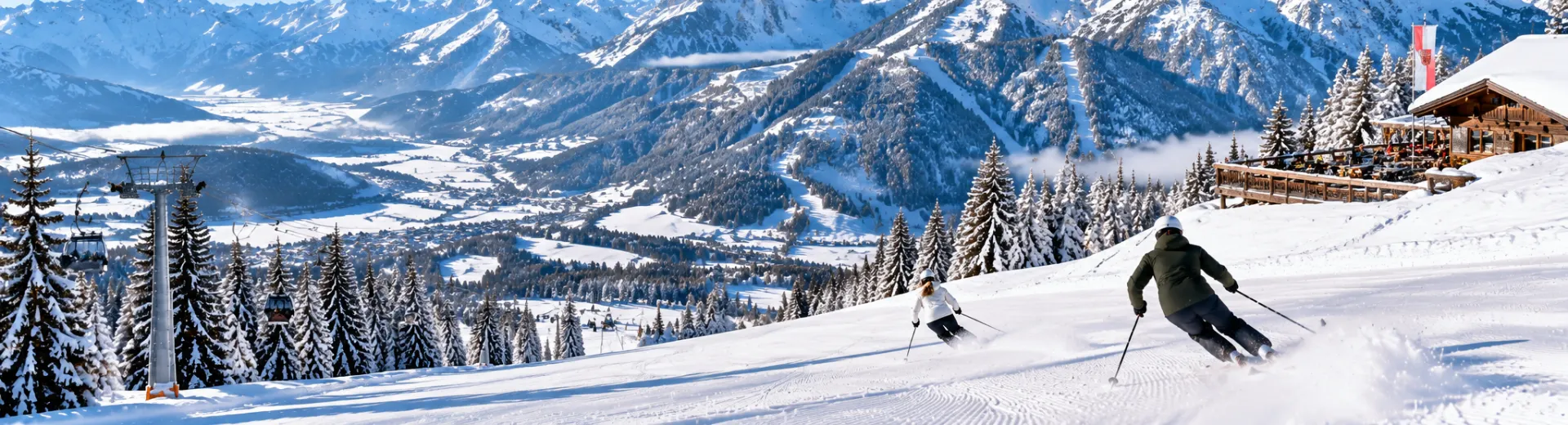Skiërs die de piste afgaan in Hinterstoder-Höss