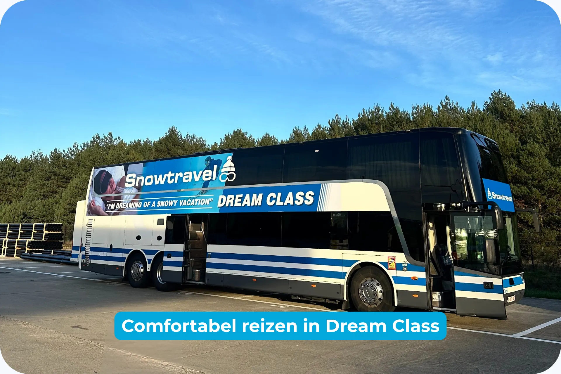 Buitenkant aanzicht van Dream Class bus van Snowtravel