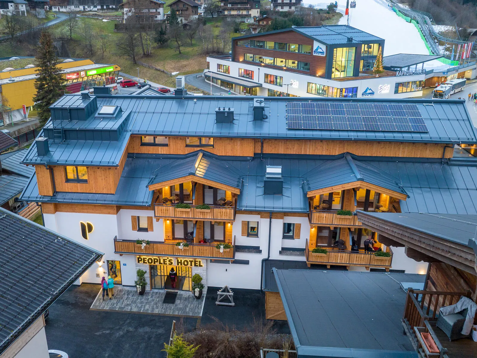 PEOPLE'S HOTEL - Buitenaanzicht