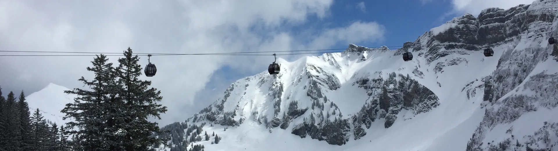 Skigondel in de bergen van Damüls-Mellau