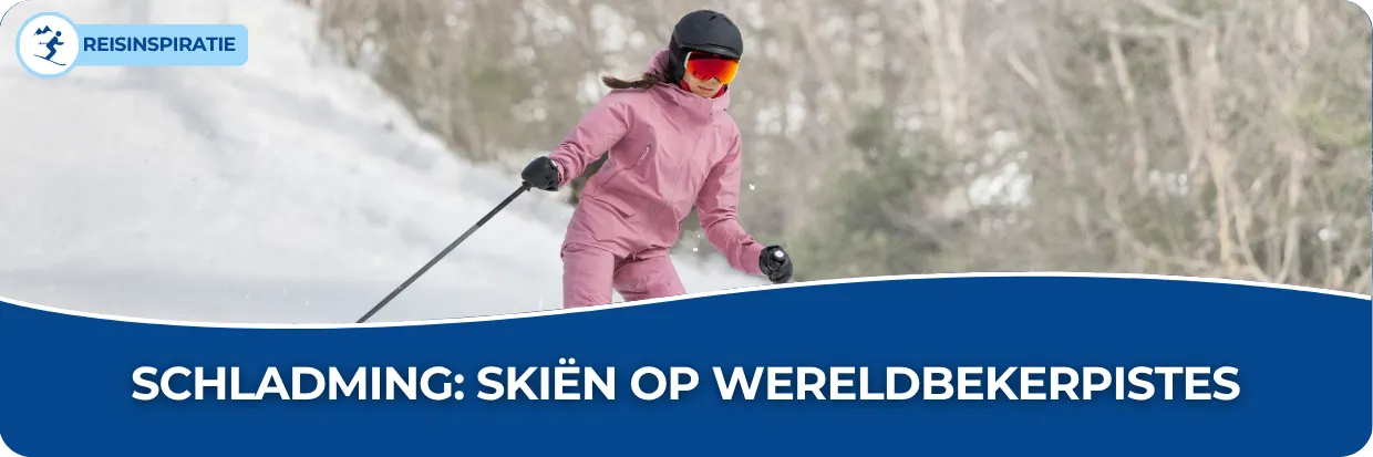 Vrouw met roze skipak die de berg afgaat