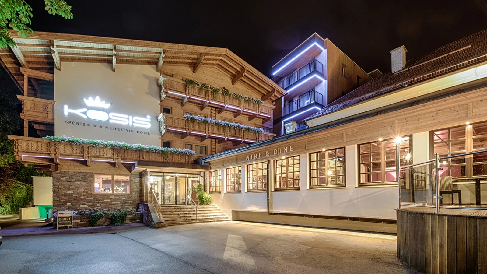 KOSIS Sports Lifestyle Hotel - Buitenaanzicht