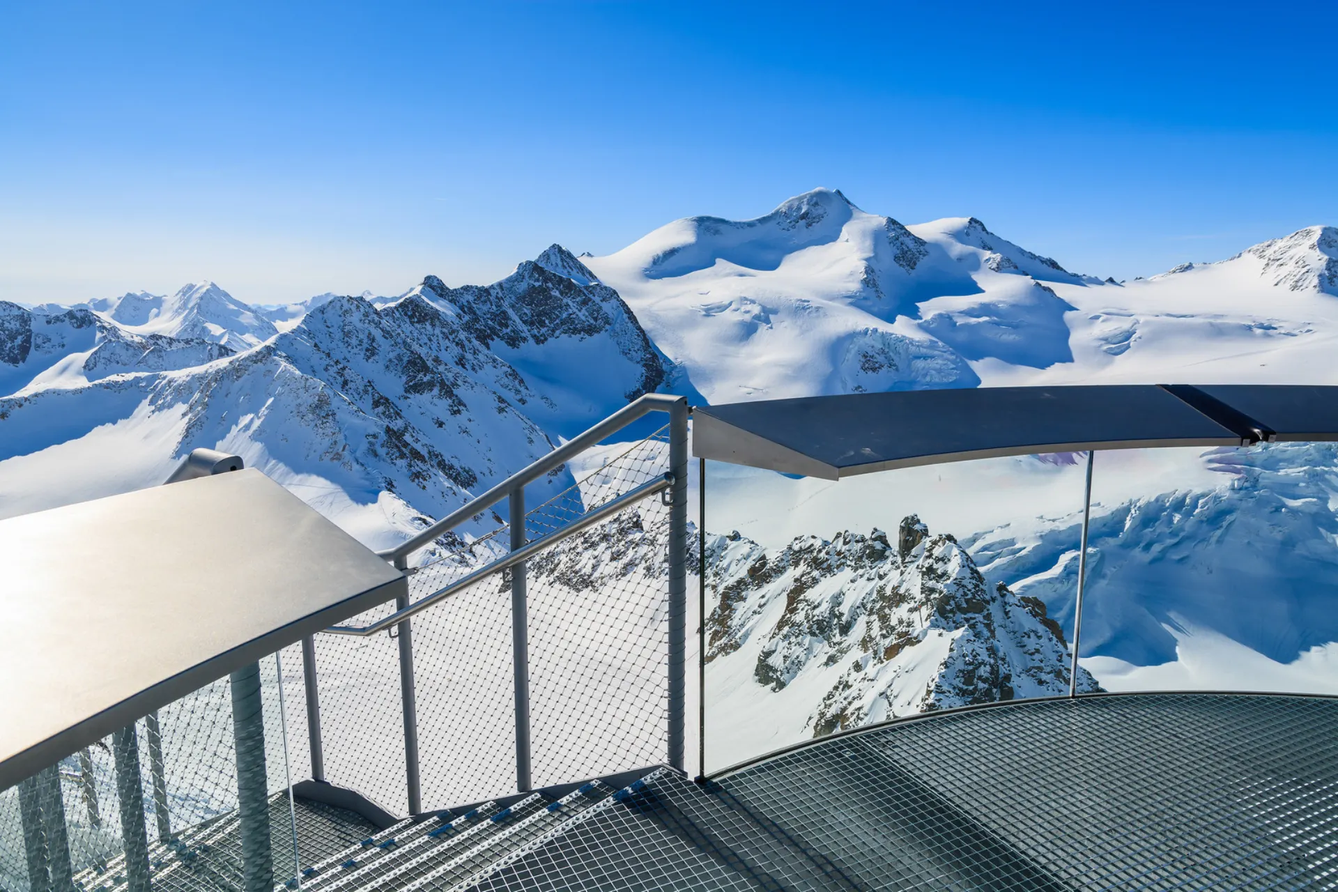 Uitzicht over het Pitztal vanaf een uitkijktoren.